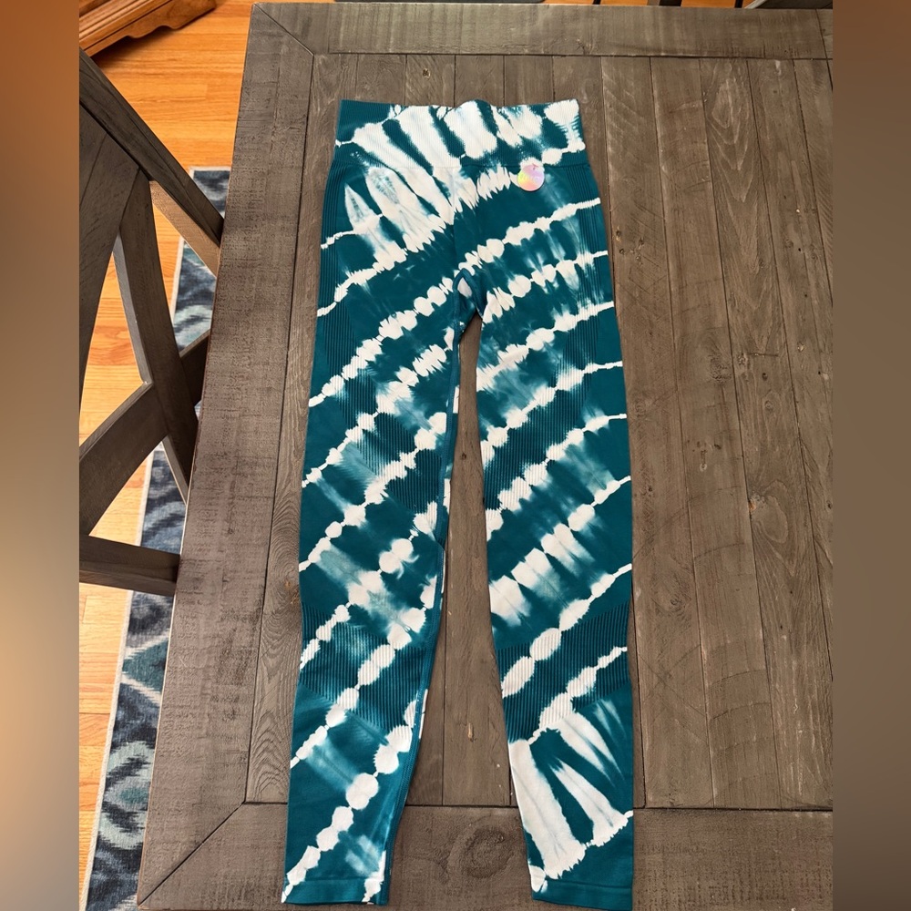 PINK Victoria's Secret Blue and White Leggings for Effortless Style